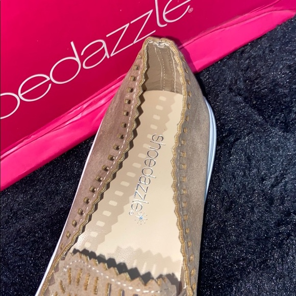 Shoe Dazzle Khaki Shoes - Picture 3 of 3